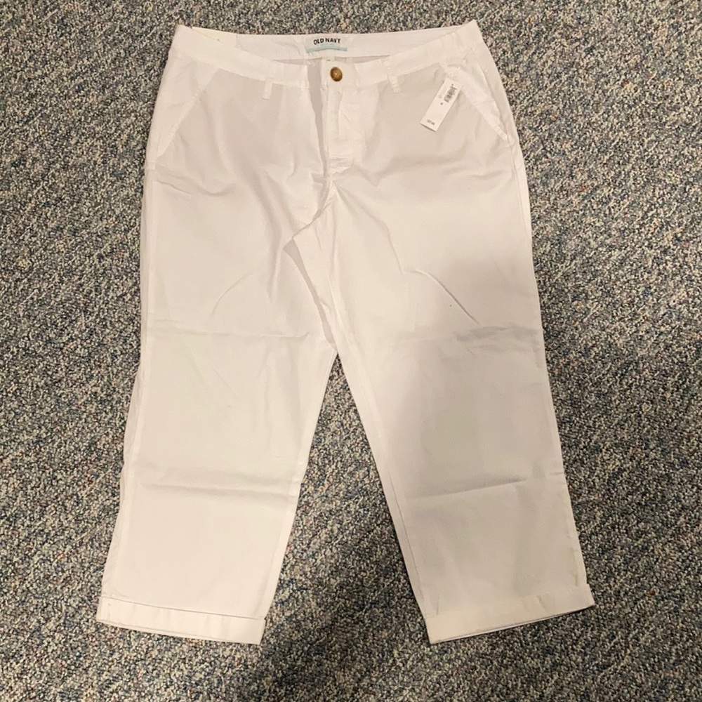 Old Navy White Capri Pants